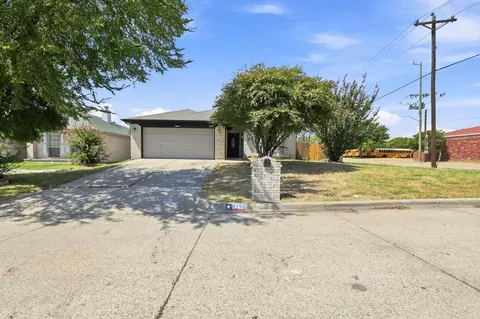 8195 Waterside Trl, Fort Worth, TX 76137
