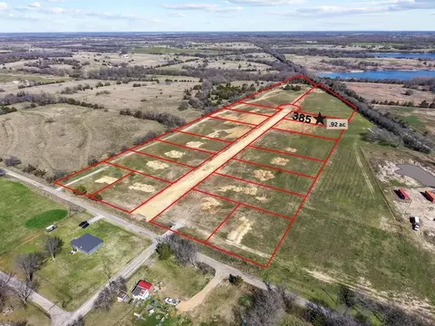 385 Roundtree Cir, Wolfe City, TX 75496