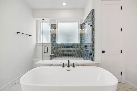 Bath - 3517 Delphi Ct, Corinth, TX 76208 photo 4 of 6