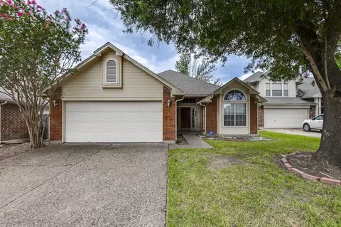 952 Freshwood Ct, Arlington, TX 76017