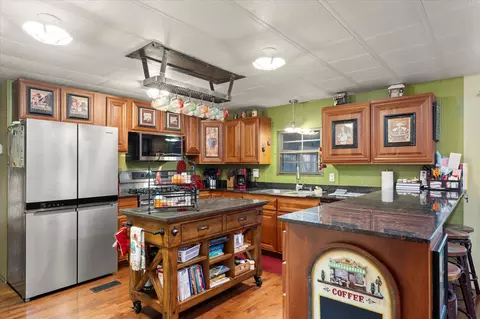 Kitchen - 308 Causeway Cv, Seven Points, TX 75143 photo 1 of 2