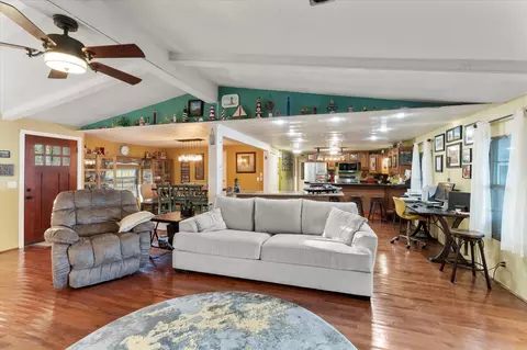 Living - 308 Causeway Cv, Seven Points, TX 75143 photo 3 of 3