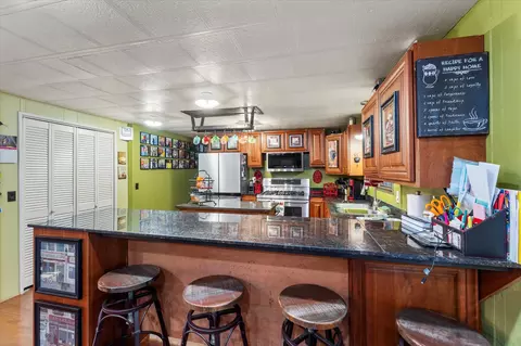 Kitchen - 308 Causeway Cv, Seven Points, TX 75143 photo 2 of 2