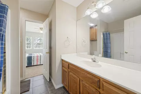 Bath - 1601 E Blackjack Rd, Pilot Point, TX 76258 photo 2 of 4