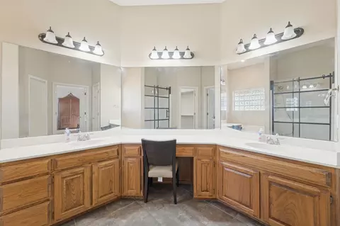 Bath - 1601 E Blackjack Rd, Pilot Point, TX 76258 photo 1 of 4