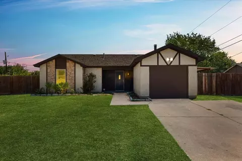 5511 Creek Valley Dr, Arlington, TX 76018