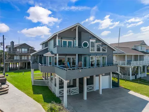 4239 Spoonbill Ln, Galveston, TX 77554
