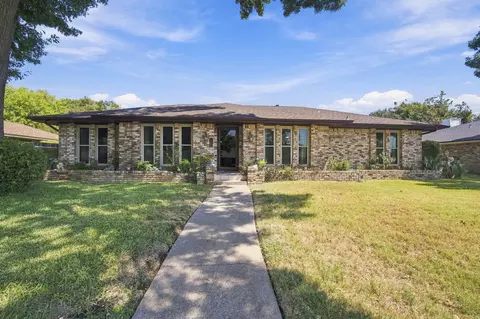 1030 Shadywood Ln, Desoto, TX 75115