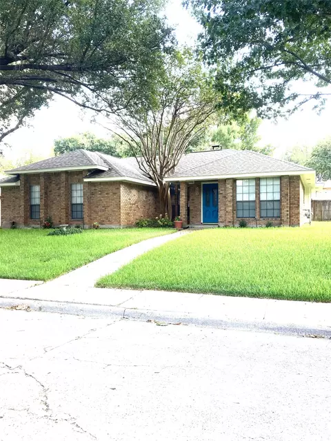 509 Wisterglen Dr, Desoto, TX 75115