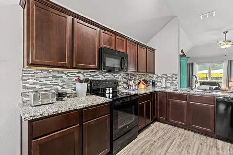 Kitchen - 3905 S Fork Ranch Rd, Waco, TX 76705 photo 2 of 4
