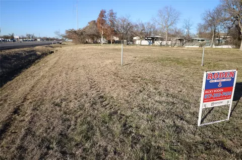 4208 N Main St, Cleburne, TX 76058