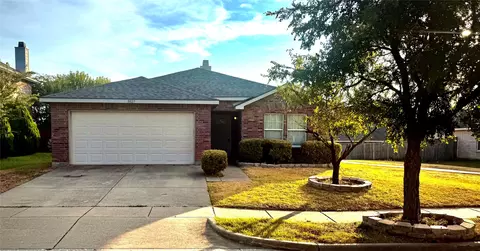8021 Stowe Springs Ln, Arlington, TX 76002