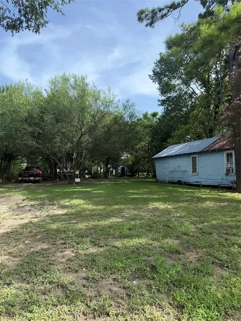 1226 Leake St, Navasota, TX 77868