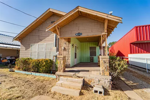 1208 W Walker St, Breckenridge, TX 76424