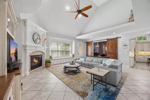 Living - 1908 Morningside Ln, Oak Leaf, TX 75154 photo 3 of 3