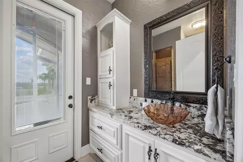 Bath - 1908 Morningside Ln, Oak Leaf, TX 75154 photo 3 of 4