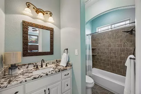 Bath - 1908 Morningside Ln, Oak Leaf, TX 75154 photo 4 of 4