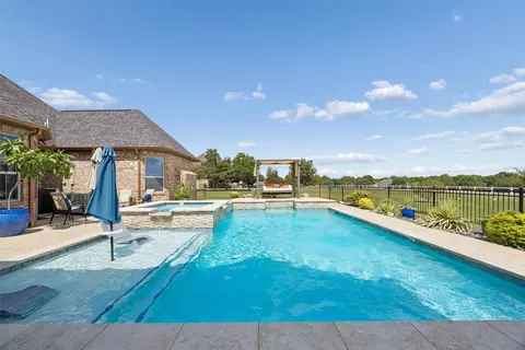 Exterior - 1908 Morningside Ln, Oak Leaf, TX 75154 photo 6 of 8