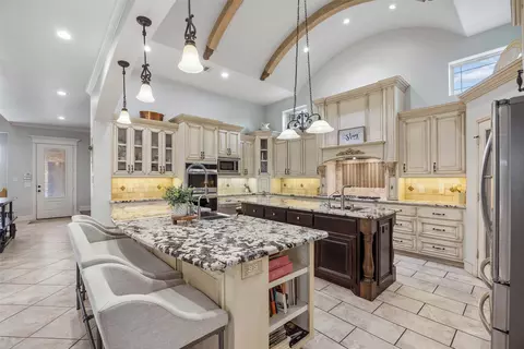 Kitchen - 1908 Morningside Ln, Oak Leaf, TX 75154 photo 2 of 3