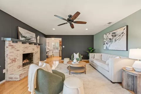 12450 Wood Manor Cir, Farmers Branch, TX 75234