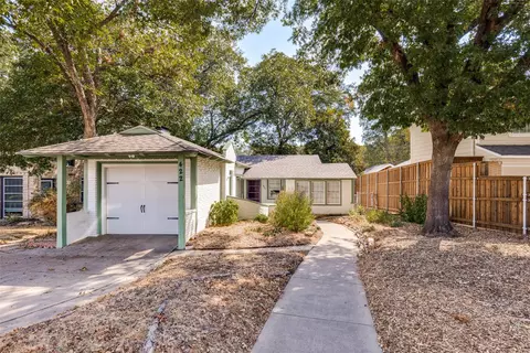 422 N Montreal Ave, Dallas, TX 75208