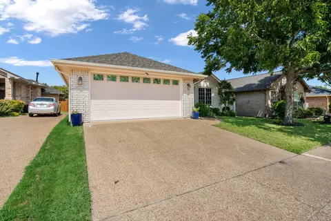 210 Bluebonnet Ln, Waxahachie, TX 75165