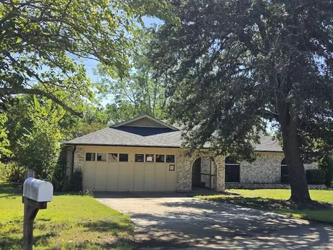 719 Ridgeway Rd, Joshua, TX 76058