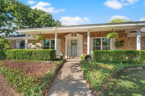 1317 Wade Dr, Bedford, TX 76022