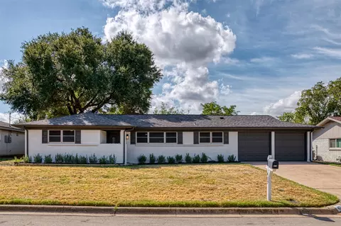 417 Fieldwood Ter, Hurst, TX 76053