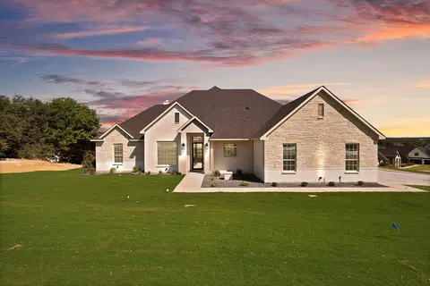 109 Top Flight Dr, Weatherford, TX 76087