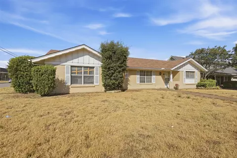 5682 Worrell Dr, Fort Worth, TX 76133