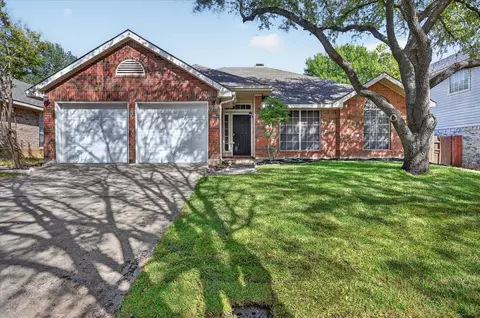 7520 Lake Arrowhead Dr, Fort Worth, TX 76137