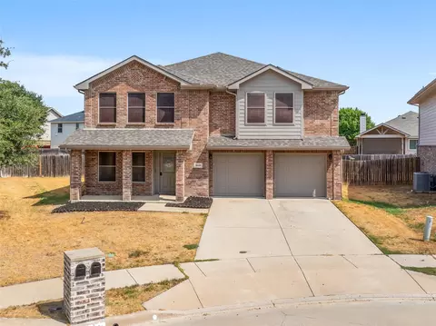 8640 Shallow Creek Dr, Fort Worth, TX 76179