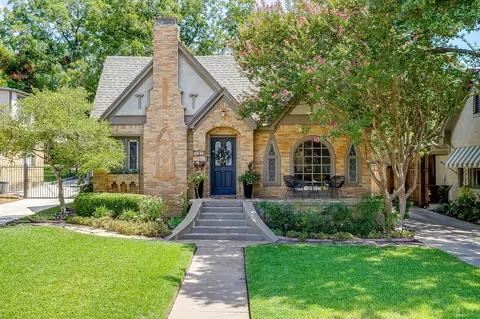 2209 Tremont Ave, Fort Worth, TX 76107