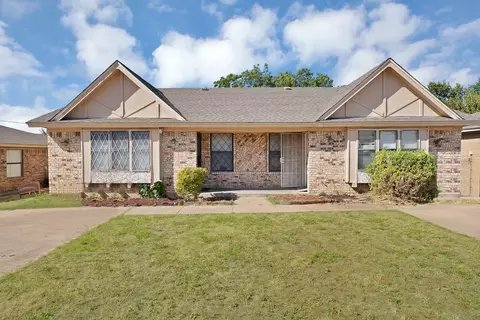 1709 Patricia St, Arlington, TX 76012