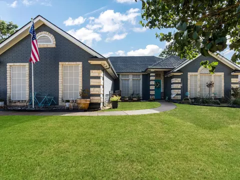 102 Oakwood Pl, Joshua, TX 76058