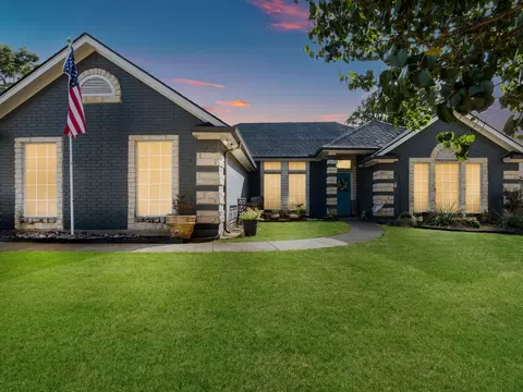 102 Oakwood Pl, Joshua, TX 76058