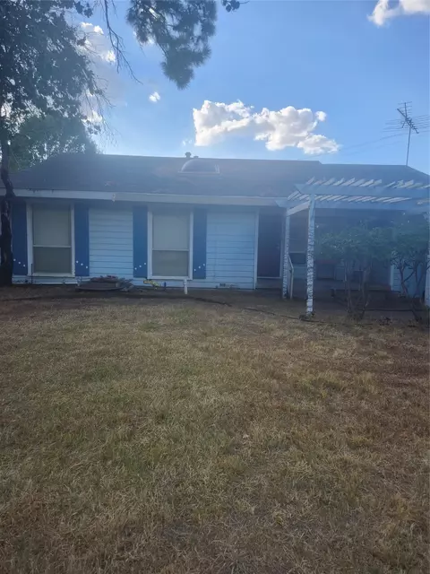 822 Woodrow St, Arlington, TX 76012