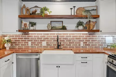 306 Lovelady St, Cleburne, TX 76033