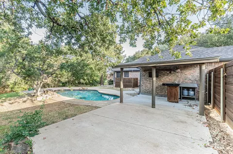 521 Meadowbrook St, Lake Dallas, TX 75065