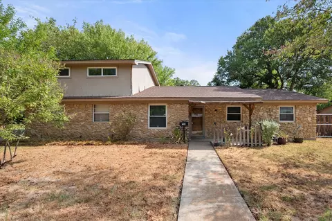 144 Jill Ann Dr, Burleson, TX 76028