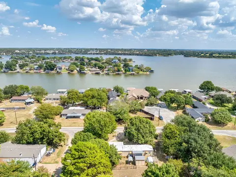 1709 E Apache Trl, Granbury, TX 76048 photo 2