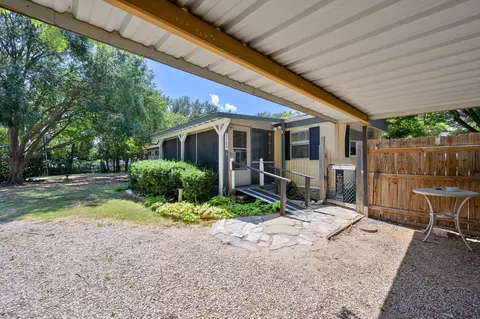 1709 E Apache Trl, Granbury, TX 76048 photo 3