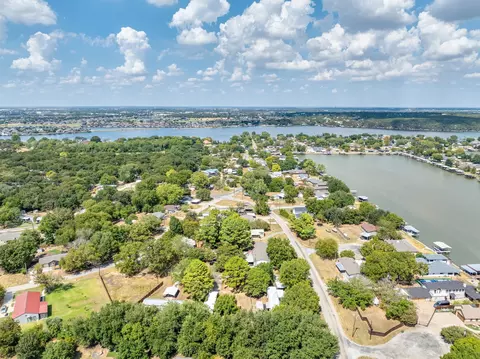1709 E Apache Trl, Granbury, TX 76048 photo 35