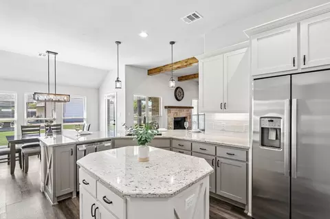 Kitchen - 10189 Kildee Trl, Sanger, TX 76266 photo 6 of 7