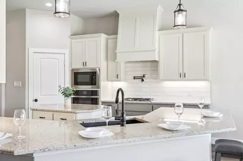 Kitchen - 10189 Kildee Trl, Sanger, TX 76266 photo 4 of 7