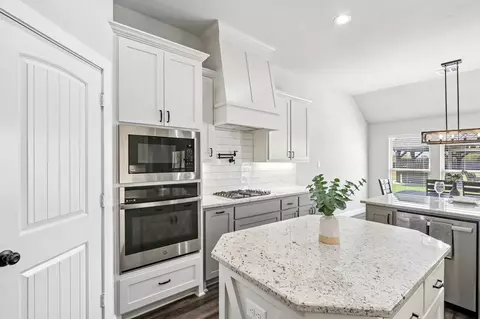 Kitchen - 10189 Kildee Trl, Sanger, TX 76266 photo 5 of 7