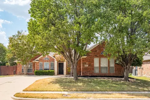 10717 Elmhurst Ln, Fort Worth, TX 76244