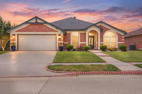 7112 Snowy Owl St, Arlington, TX 76002