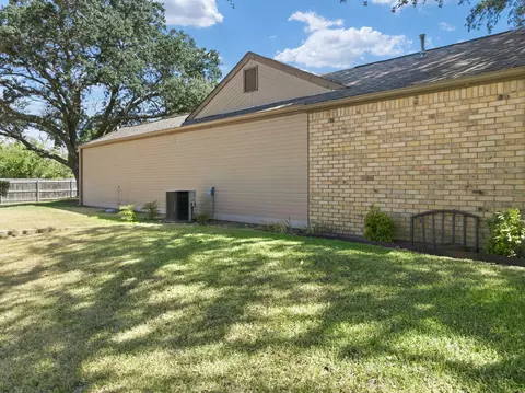 Exterior - 3311 Chimney Place Dr, Waco, TX 76708 photo 6 of 10